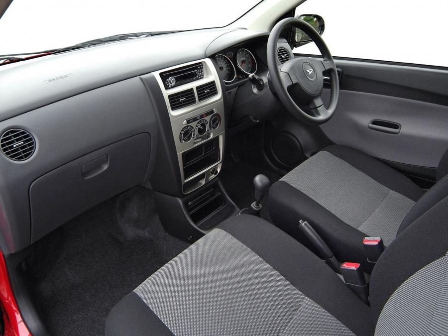 Daihatsu Charade 3-Door 2003 года  (UK) (фото 5 из 7)